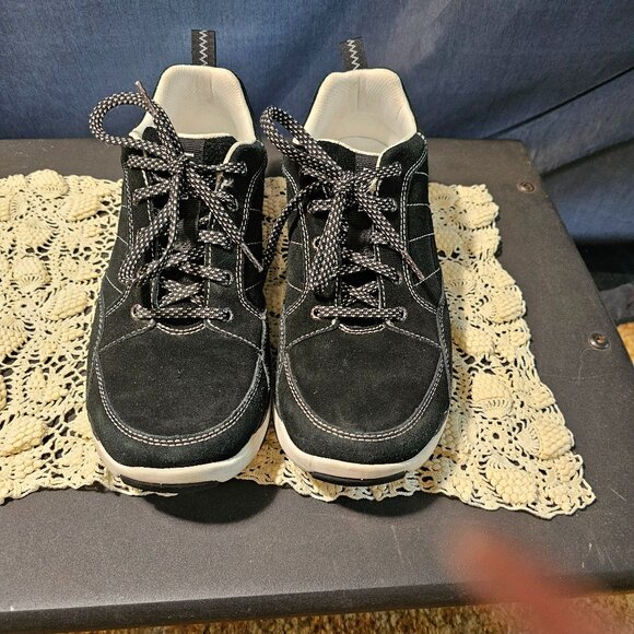 LL Bean black suede sneakers. Size 9M - Picture 1 of 9